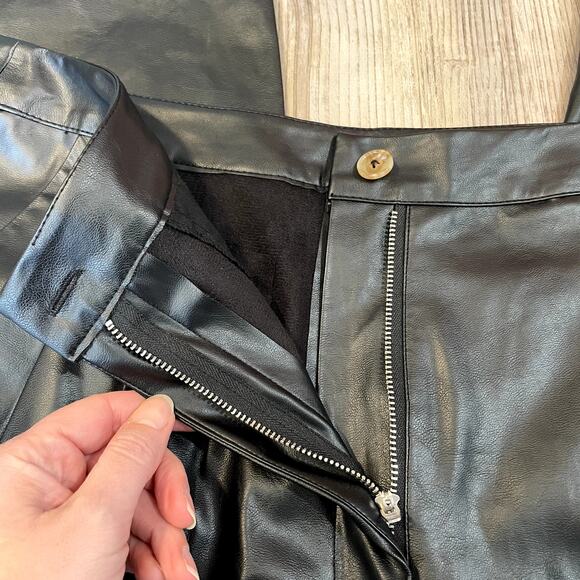 BlankNYC Pleated Black Faux Leather Pants - size 31 - Picture 3 of 8